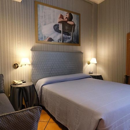 Hotel Lirico Roma Esterno foto