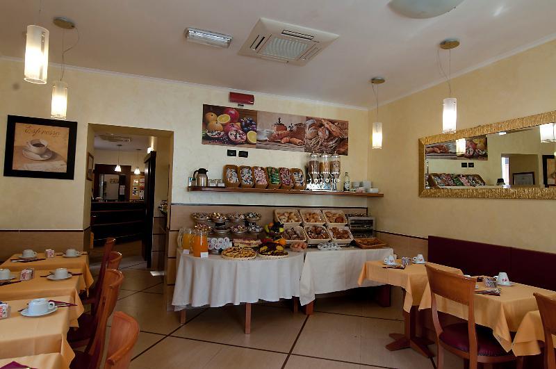 Hotel Lirico Roma Esterno foto