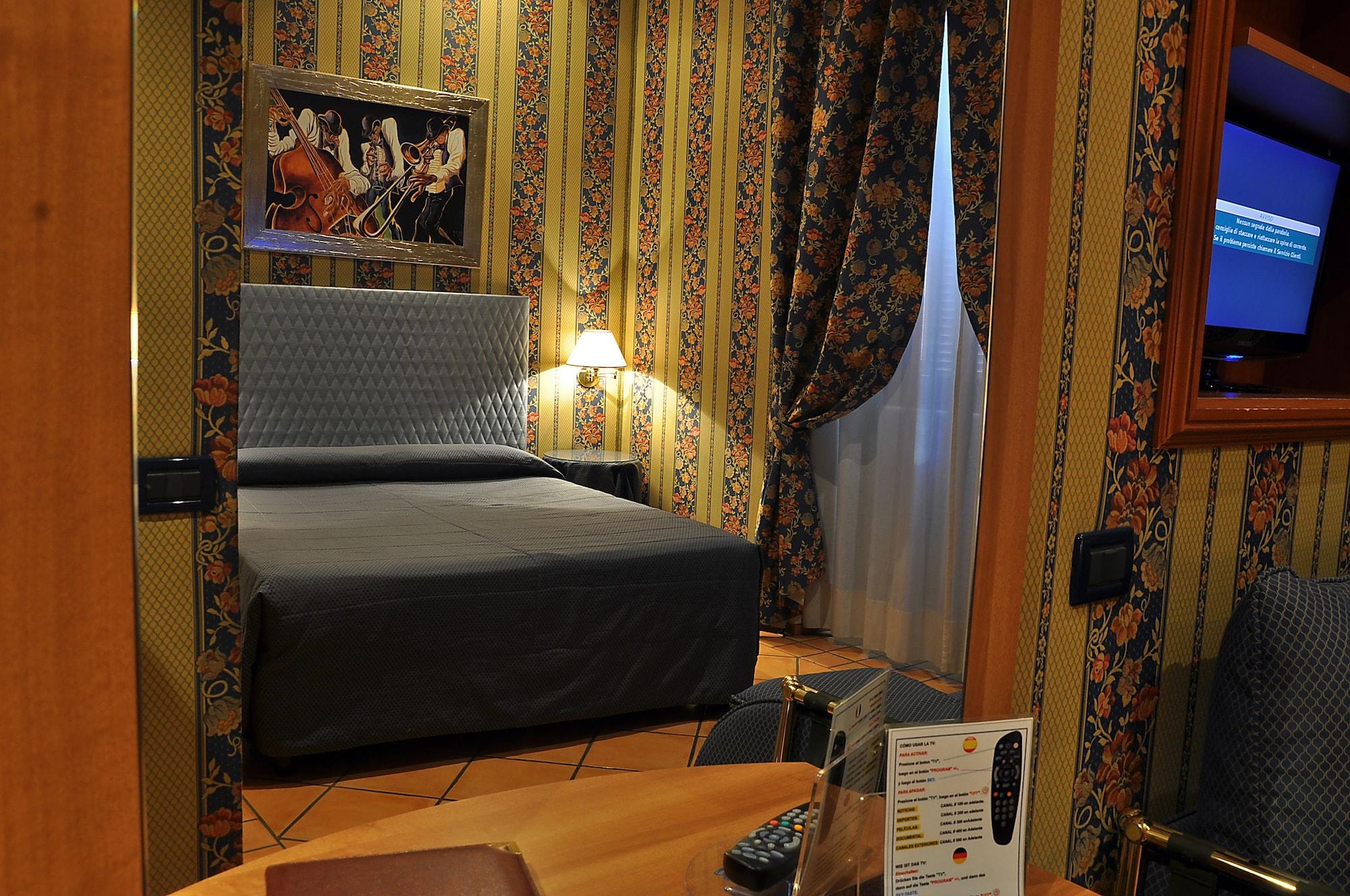 Hotel Lirico Roma Esterno foto