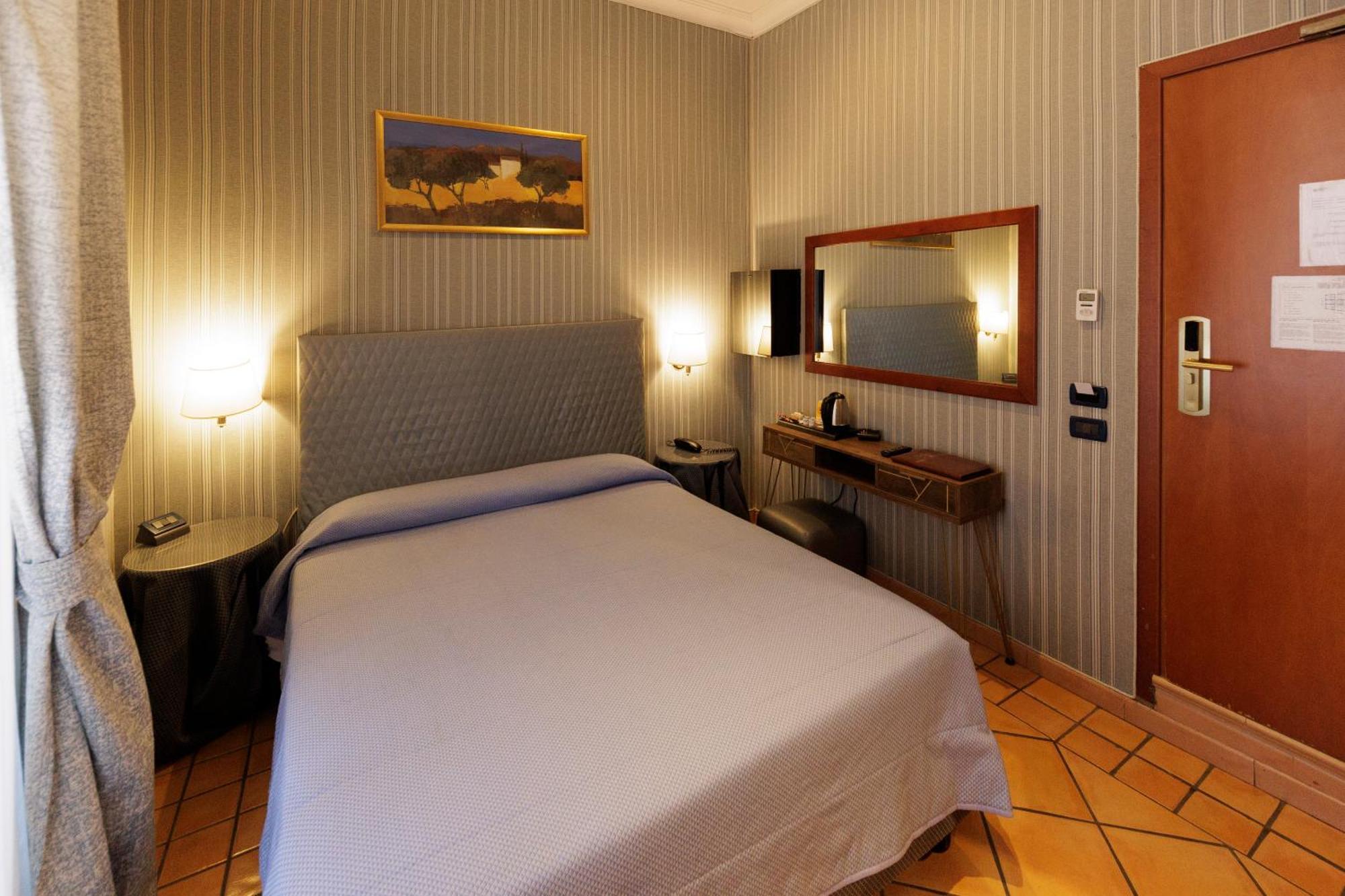 Hotel Lirico Roma Esterno foto