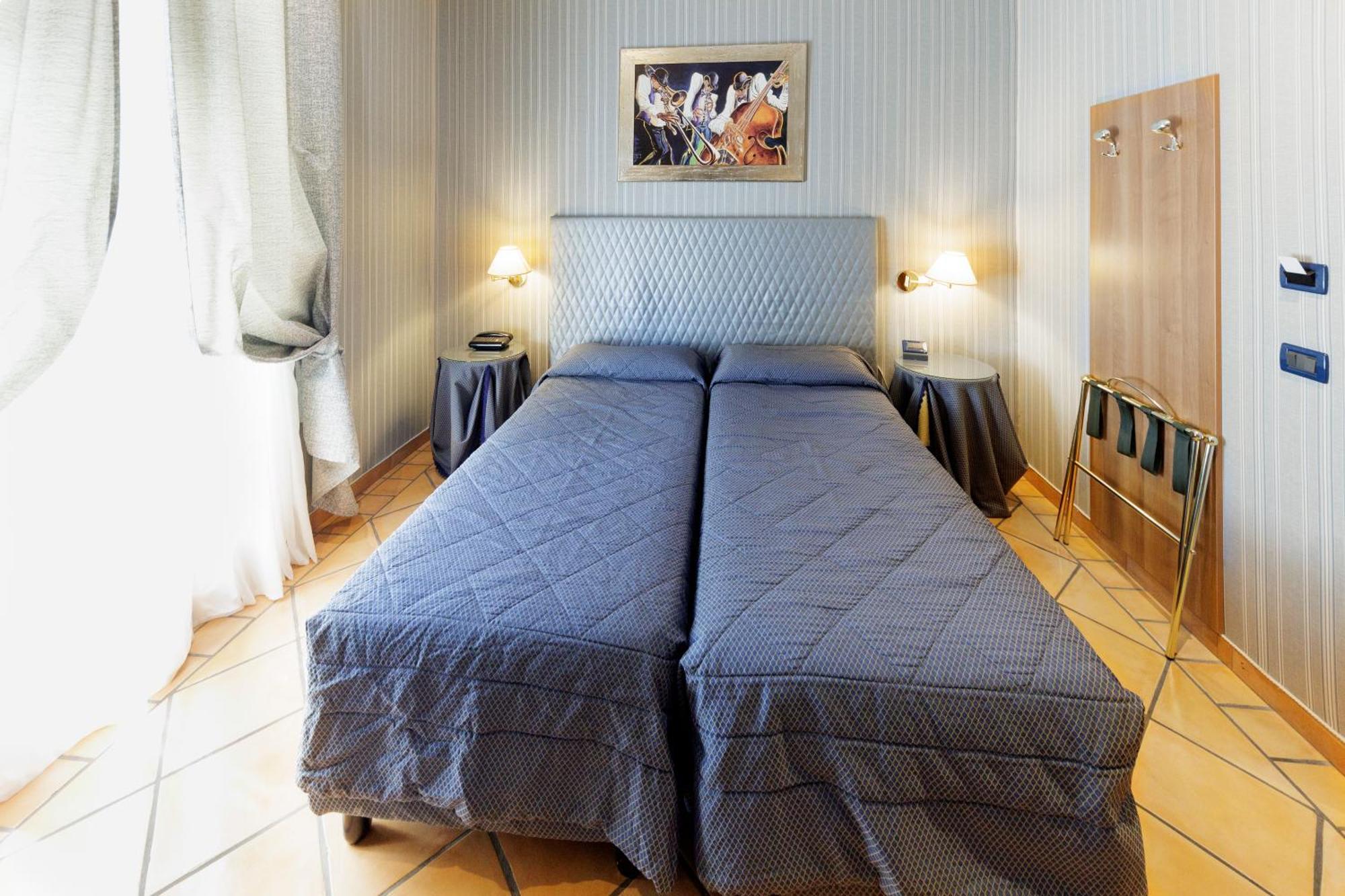 Hotel Lirico Roma Esterno foto
