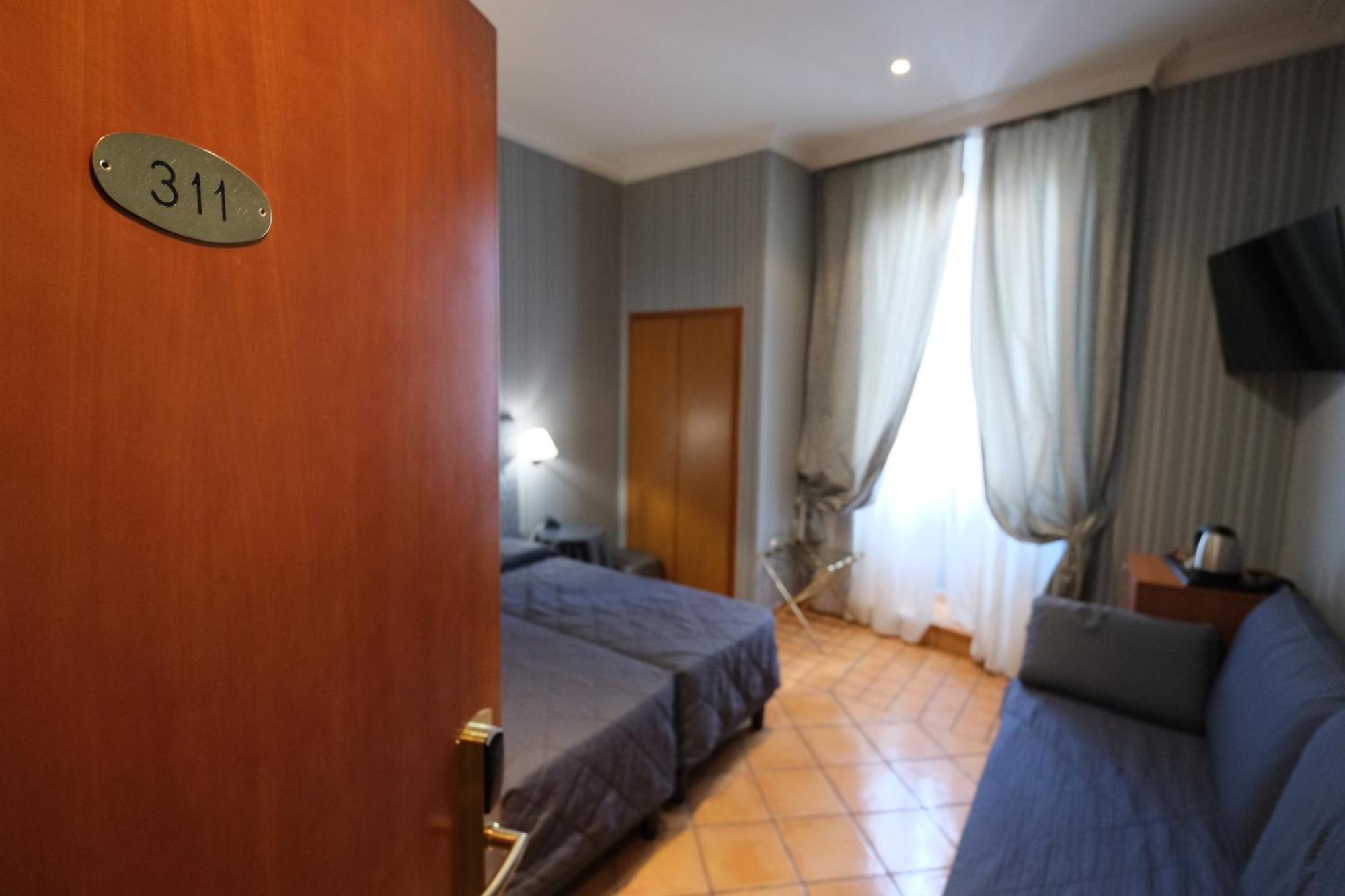 Hotel Lirico Roma Esterno foto
