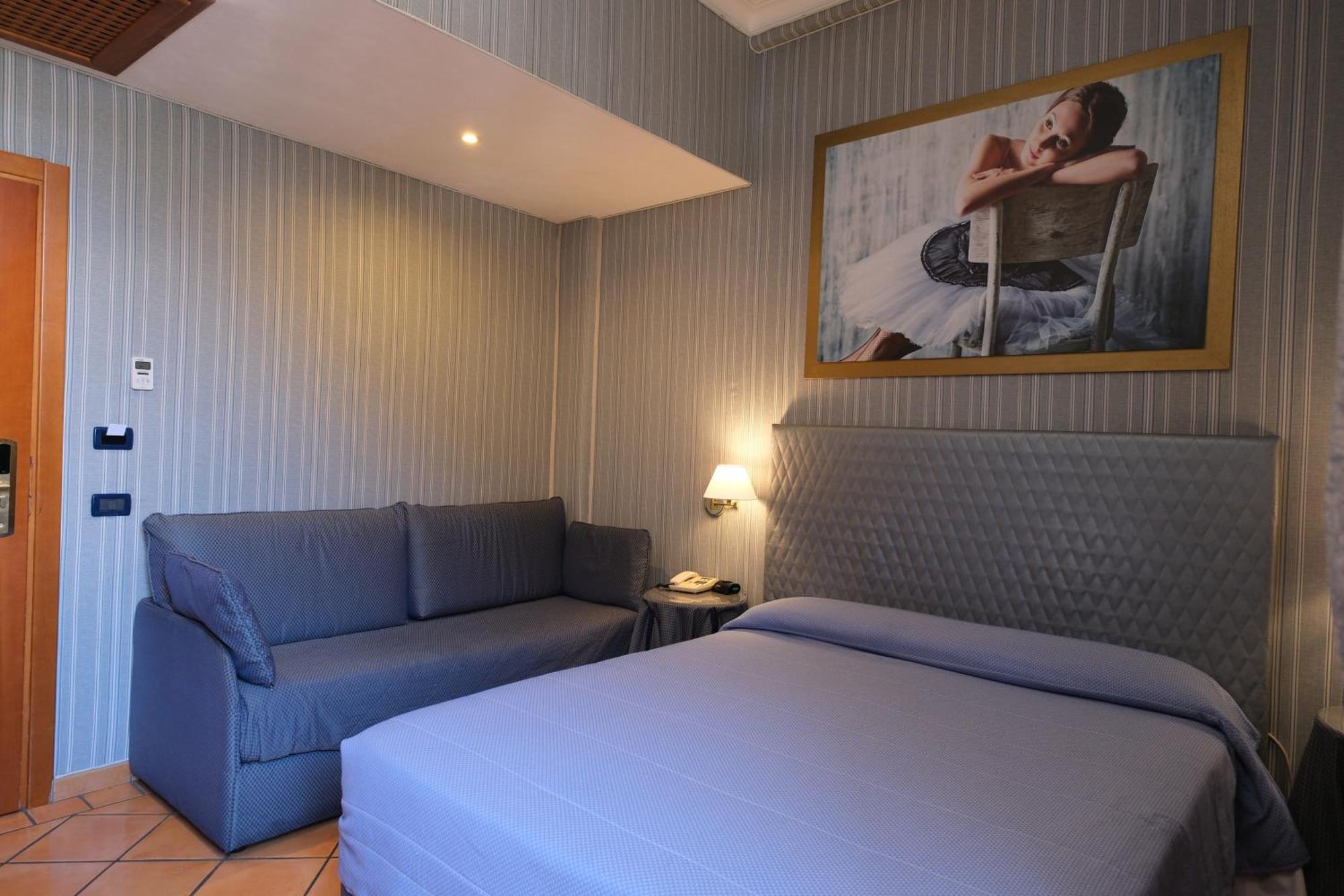 Hotel Lirico Roma Esterno foto
