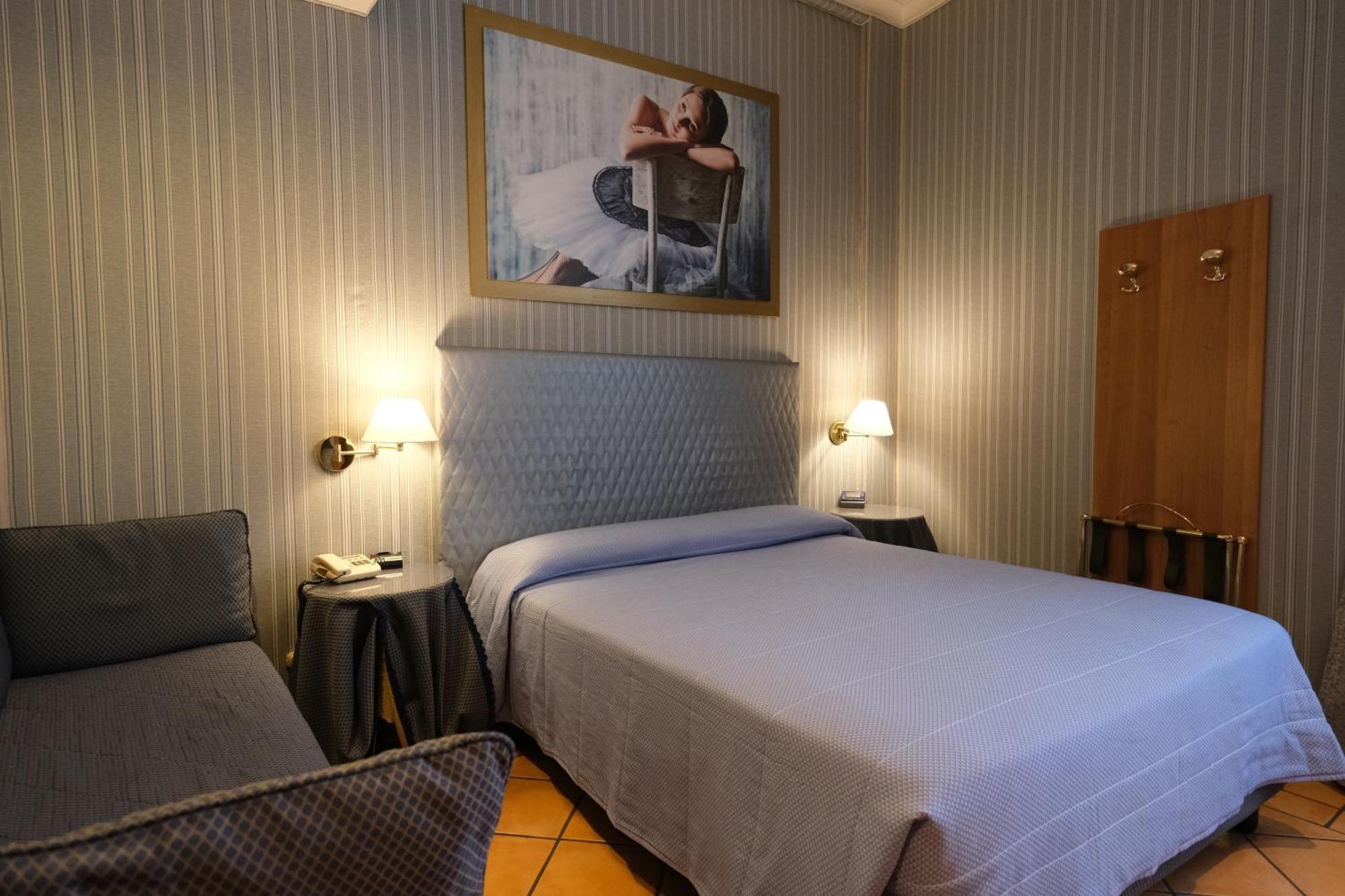Hotel Lirico Roma Esterno foto