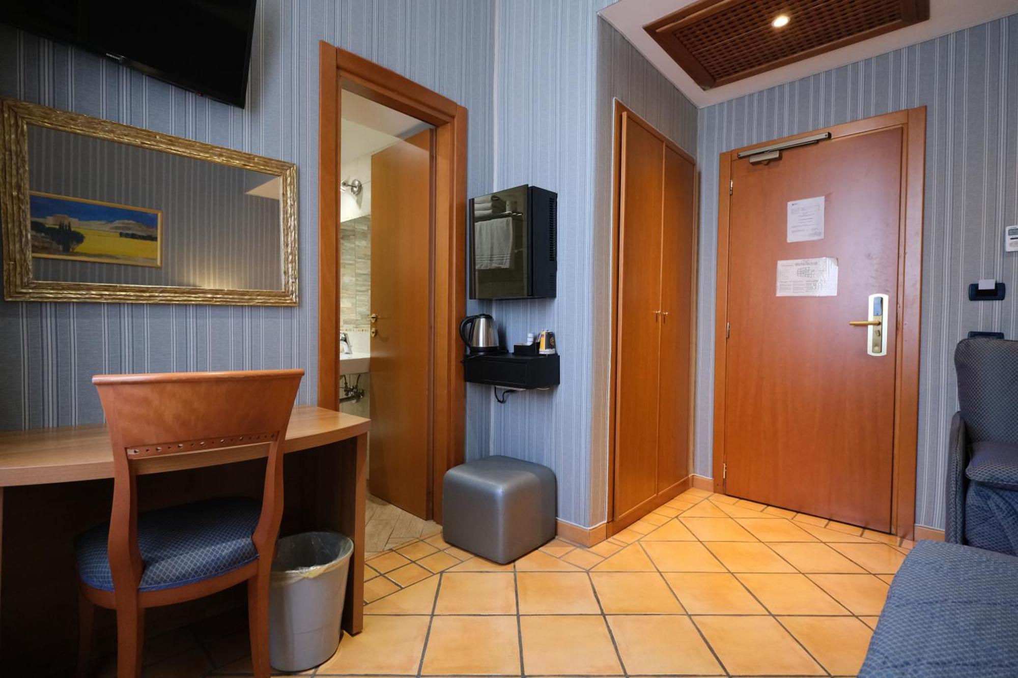 Hotel Lirico Roma Esterno foto