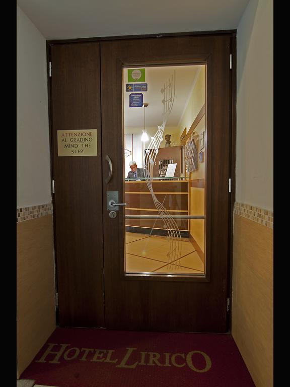 Hotel Lirico Roma Esterno foto