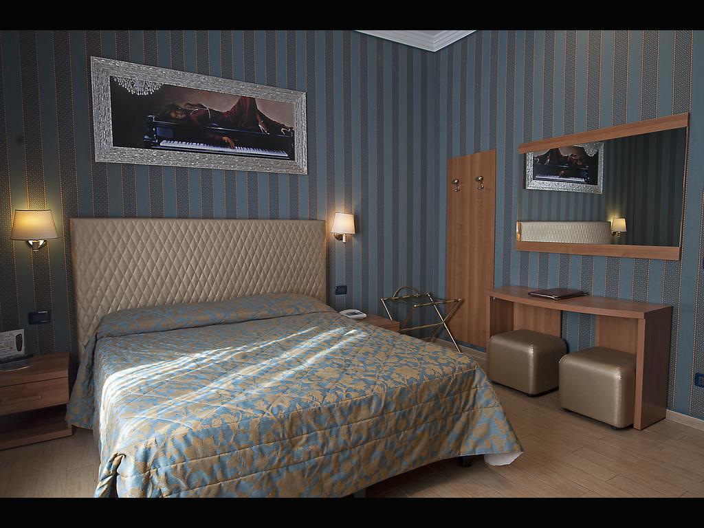 Hotel Lirico Roma Esterno foto