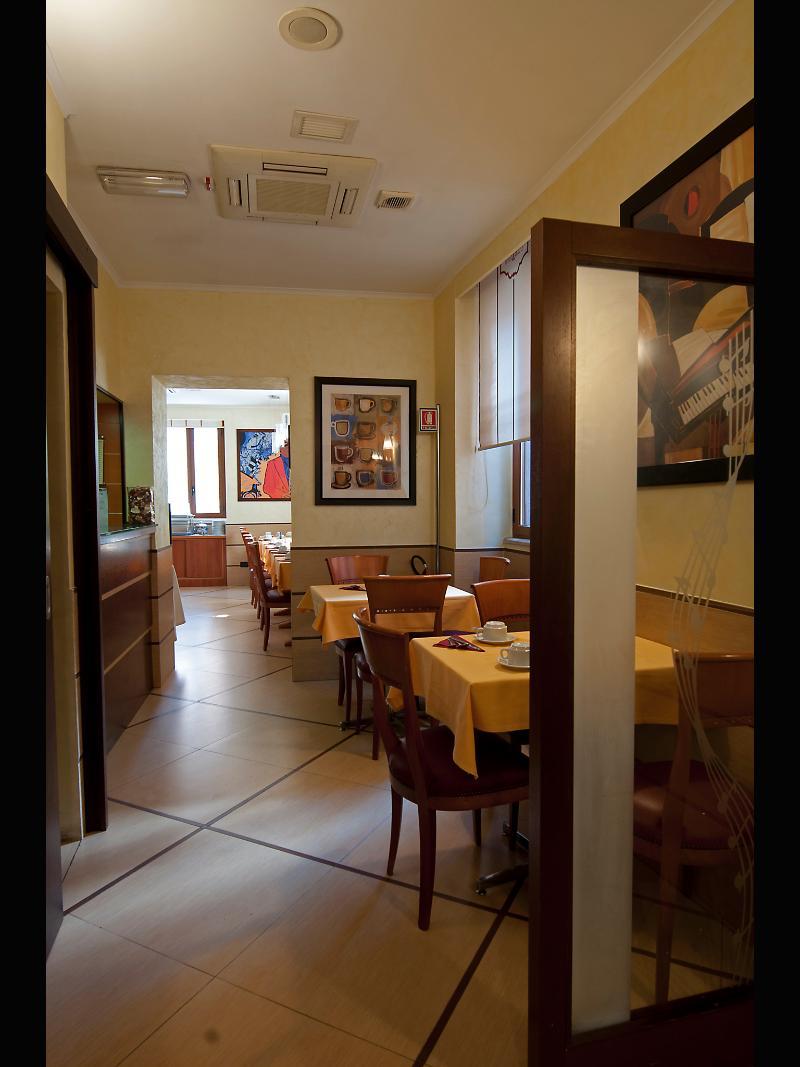 Hotel Lirico Roma Esterno foto